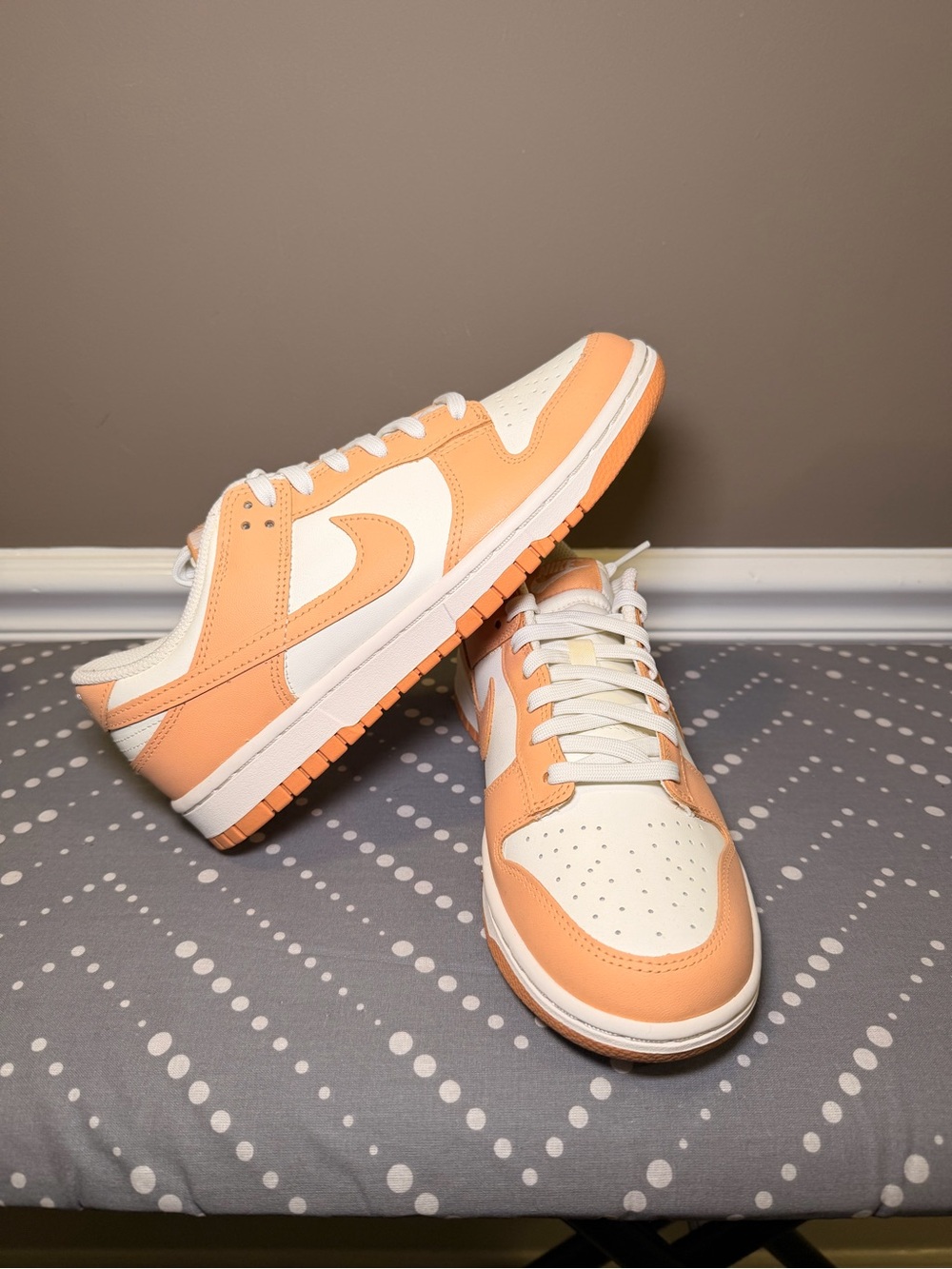 Nike Women's Low-Top Sneakers in Peach and Cream